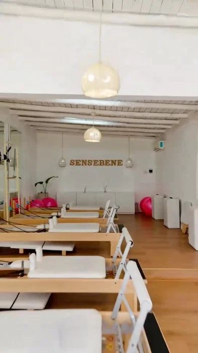 Instagram de Sense Bene: Movimiento que transforma. ✨

Pilates Reformer es una forma de entrenar fuerza, movilidad y control corporal, con ejercicios adaptados a cad